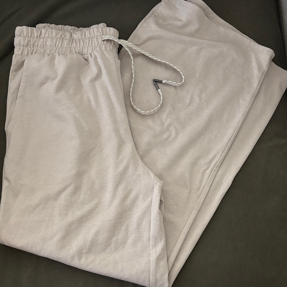 Vuori Wide Leg Pants in Light Cream - Picture 2 of 5